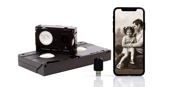 Lo que recibe después de la digitalización: cinta original, smartphone y memoria USB